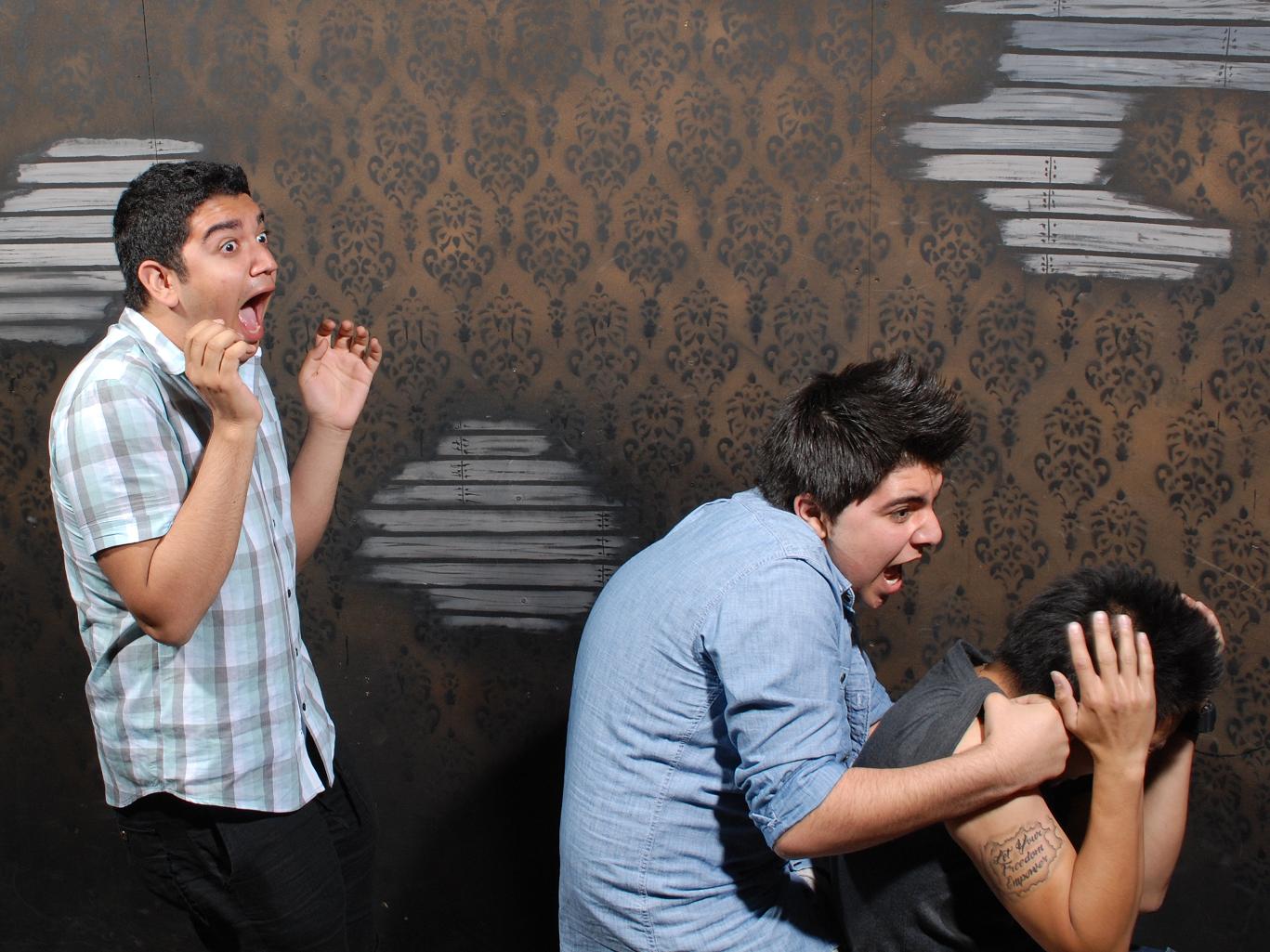 эмоция скрытая враждебность. испуганный человек. люди которые боятся людей. страх 10 букв. самое длинное название фобии.