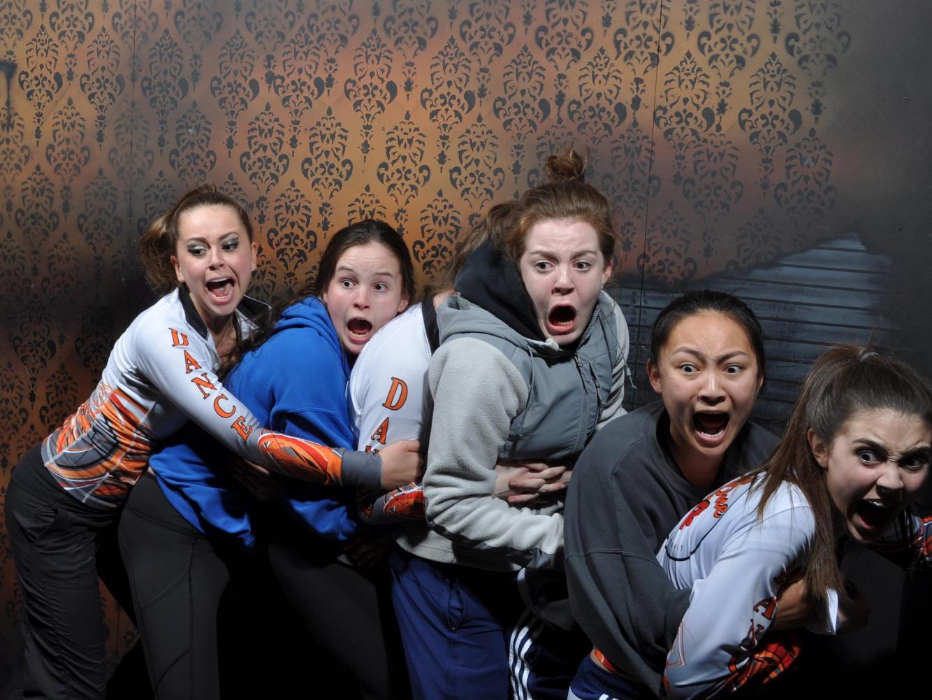 You're safer in a group! Hilarious Fear pic Nightmares Fear Factory Niagara Falls