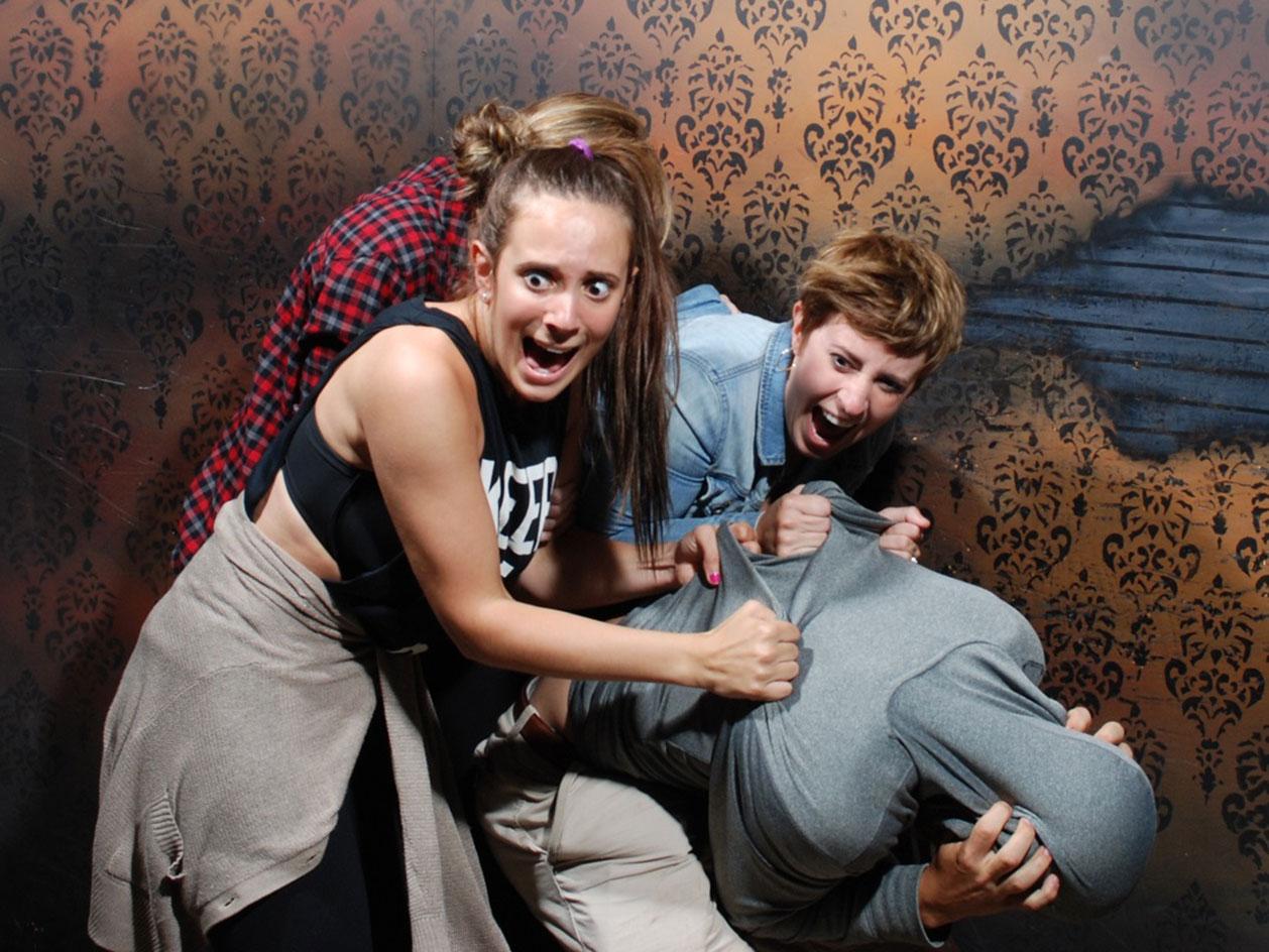 Funny Reactions at Niagara Falls Haunted House