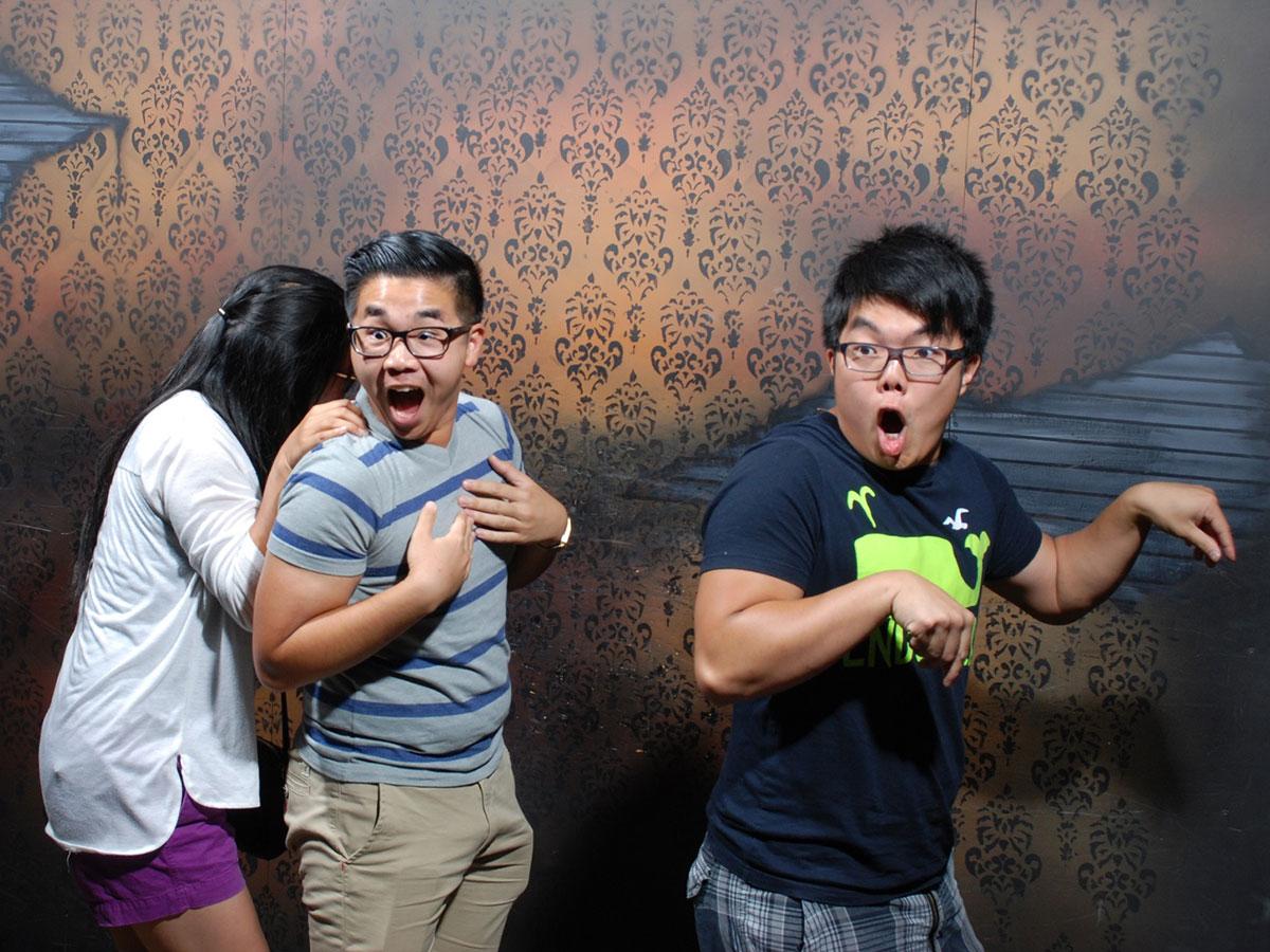 Funny Reactions at Niagara Falls Haunted House